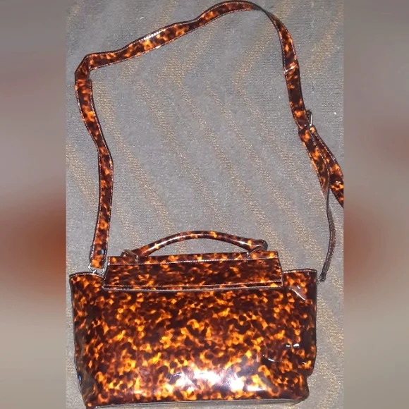 Justfab size small/medium purse gently used has a pucker on front - Picture 5 of 5